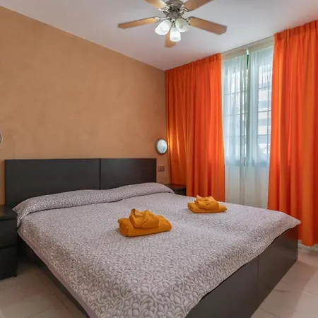 アパートホテル Optimist Tenerife 4*